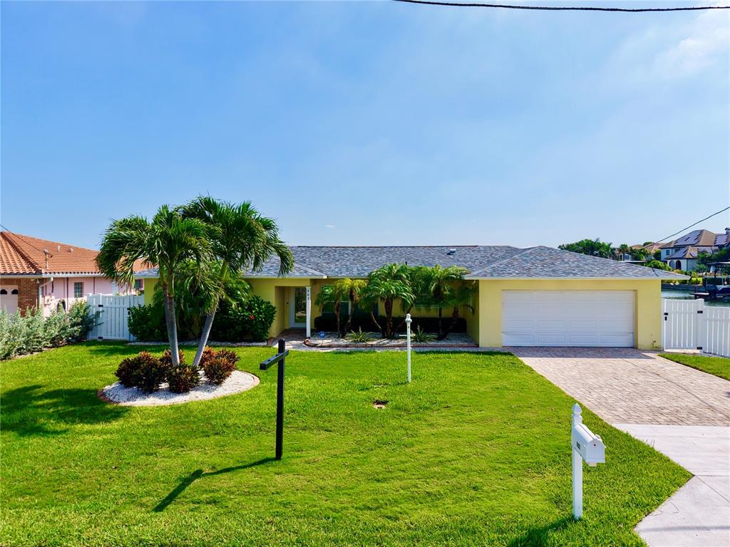Property for sale at 902 OAKWOOD DRIVE, LARGO, FL, 33770