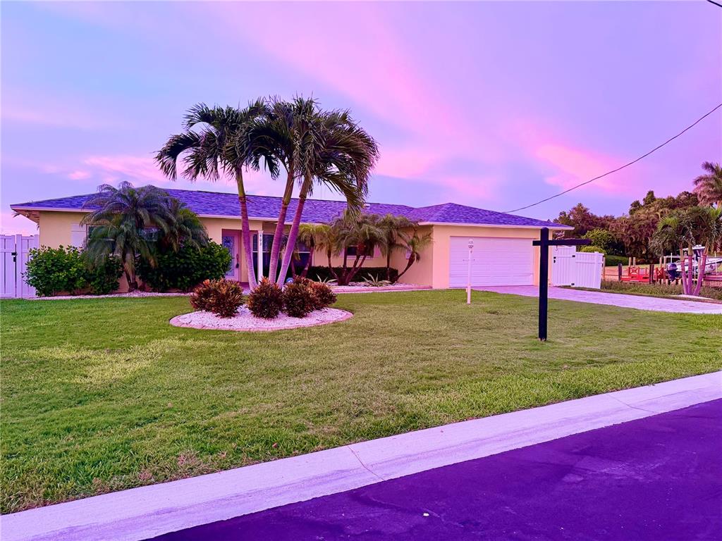 Property for sale at 902 OAKWOOD DRIVE, LARGO, FL, 33770