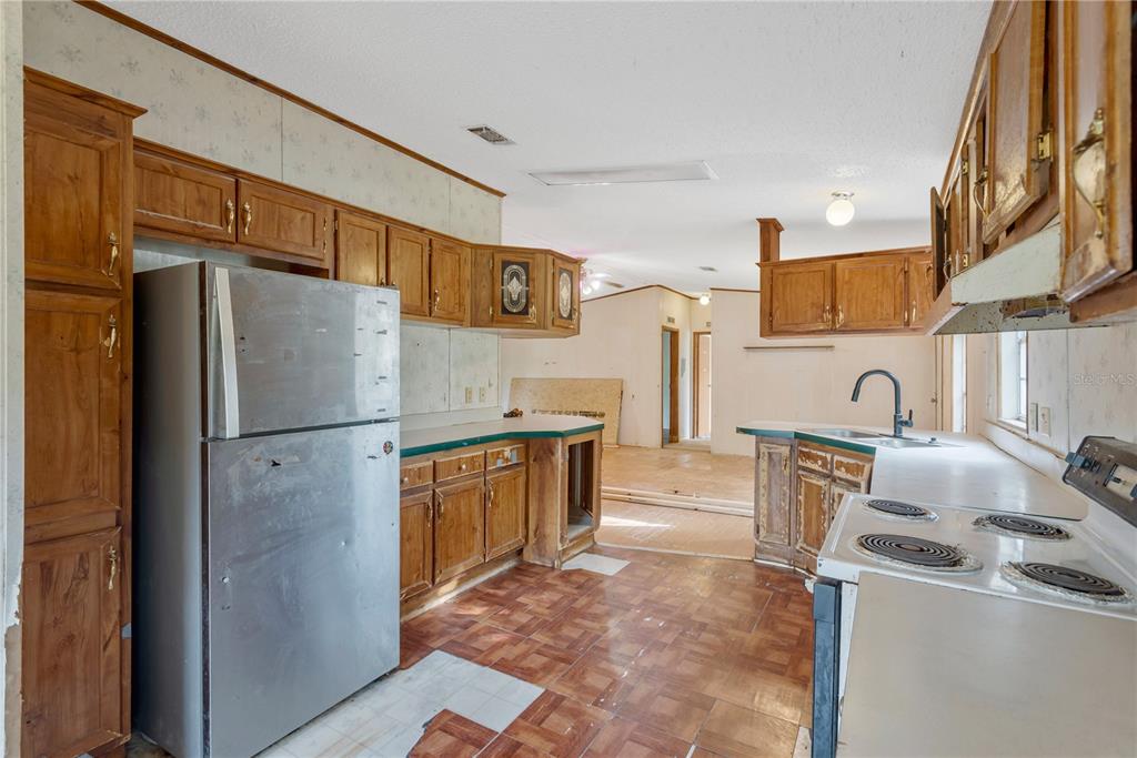 Property for sale at 11620 E BAY ROAD, GIBSONTON, FL, 33534