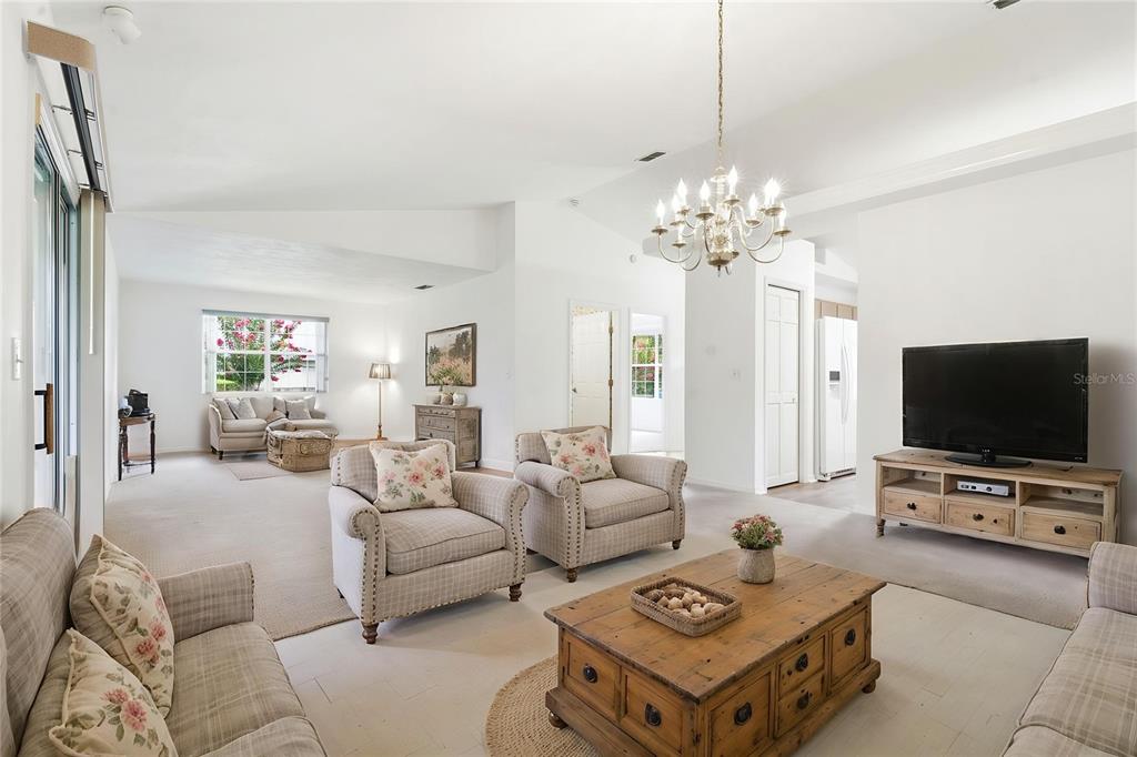 LIVING/DINING AREAS