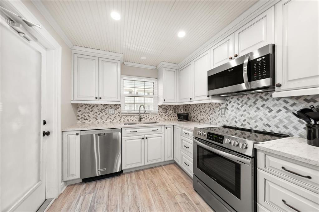 Property for sale at 155 BLUFF VIEW DRIVE UNIT 209, BELLEAIR BLUFFS, FL, 33770