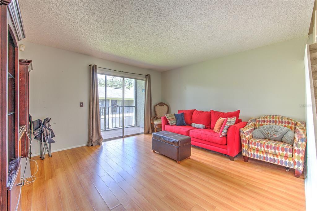 living room with sliding door to screened patio