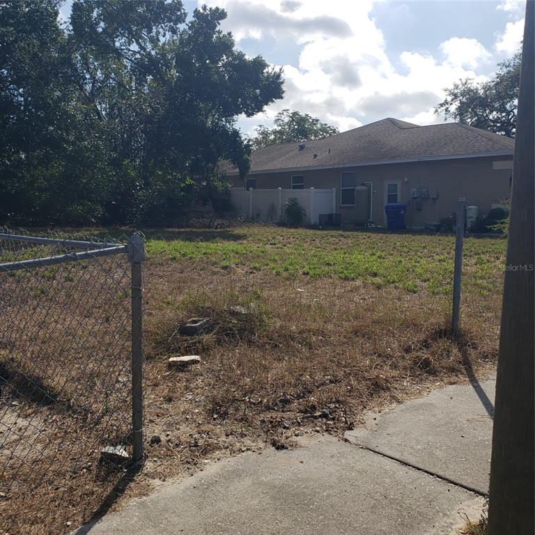 buildable lot between two existing homes