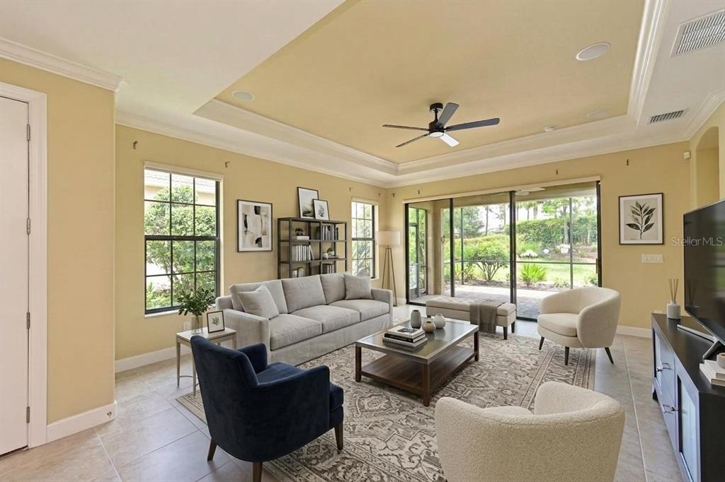 Light and bright greatroom with views of the garden.