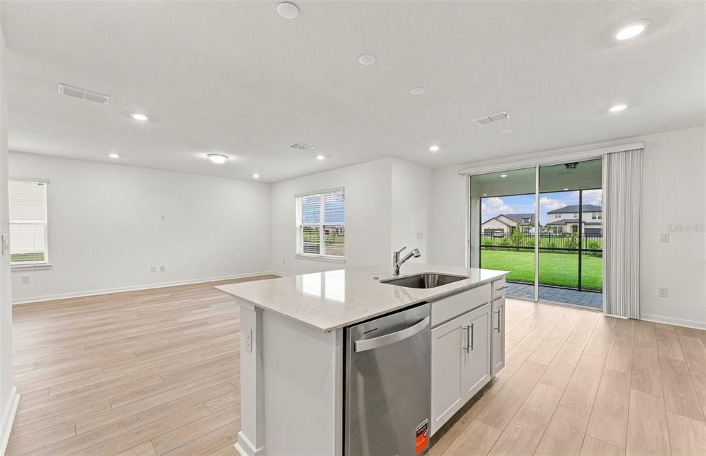 Center Island w/Storage
