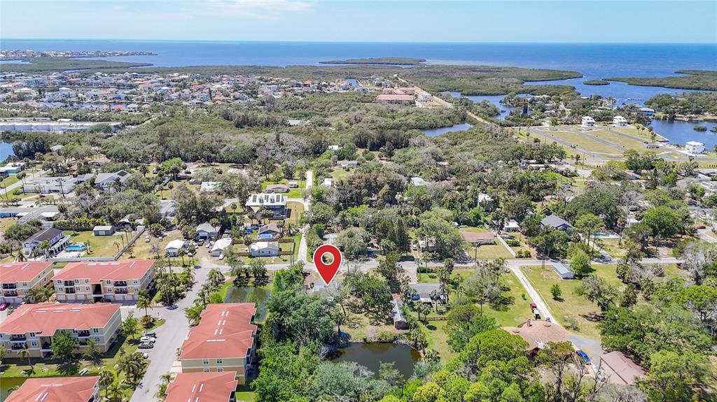 5 minutes to Green Key Beach; trailor your boat or kayak to many area boat ramps.