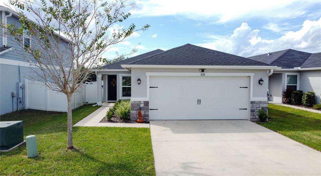 Property for sale at 1124 PAPAYA CIR, DAVENPORT, FL, 33897