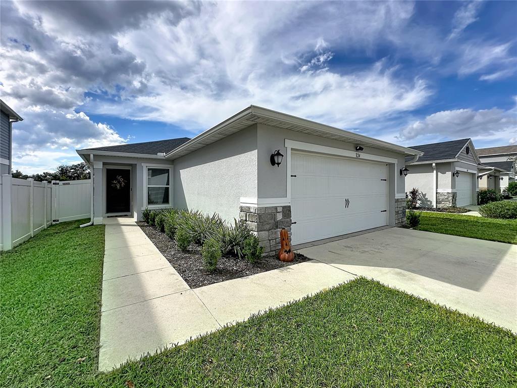 Property for sale at 1124 PAPAYA CIR, DAVENPORT, FL, 33897