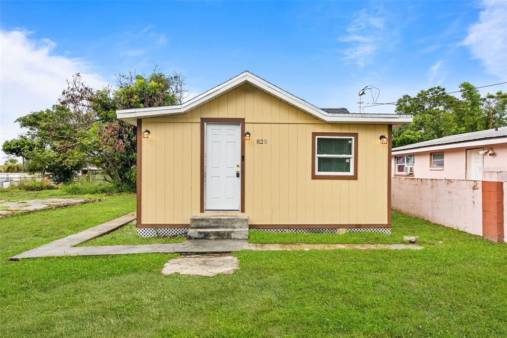 Property for sale at 828 BOOKER AVENUE, SEBRING, FL, 33870