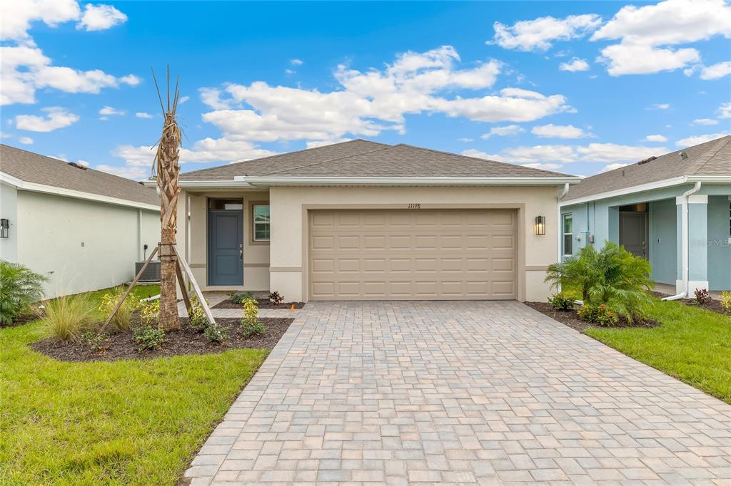 MODEL HOME