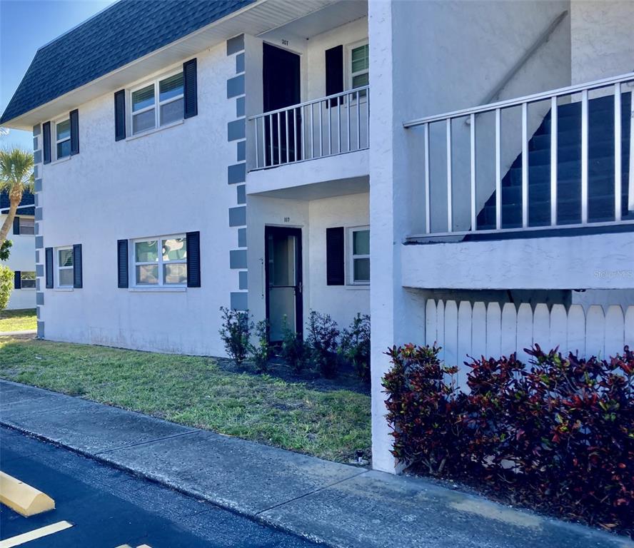 Second floor corner unit