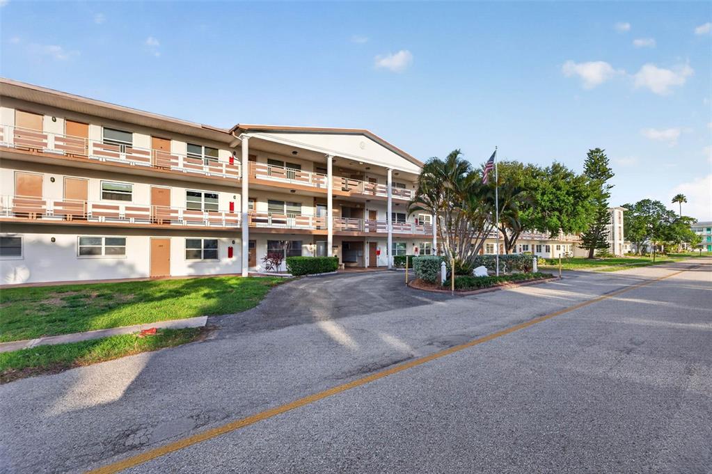 Welcome to 6015 19TH ST N #215, ST PETERSBURG FL 33714