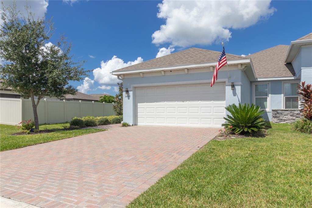 Beautiful End Unit w/2 Car Garage & Paver Driveway