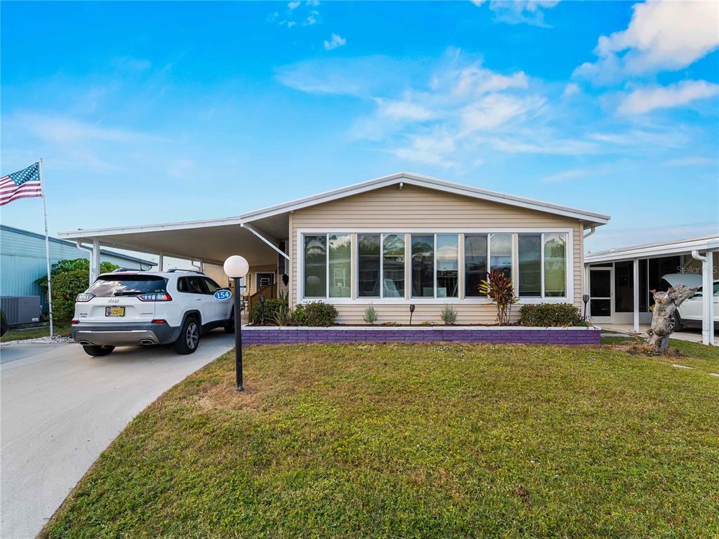 FrontExterior_154RarotongaRd_NorthPort_CurbAppeal.jpg