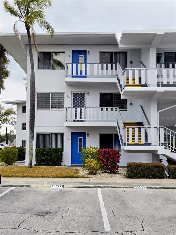 Top left corner 3rd floor w elevator. Lots of windows and extra light