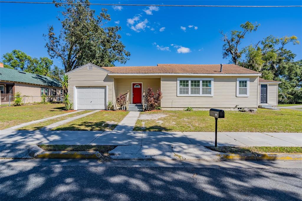 Property for sale at 112 S MOSS STREET, LEESBURG, FL, 34748
