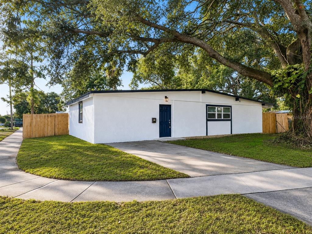 Corner Lot, Fully fenced