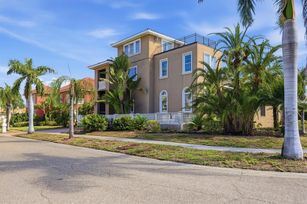 Property for sale at 1304 JUMANA LOOP, APOLLO BEACH, FL, 33572