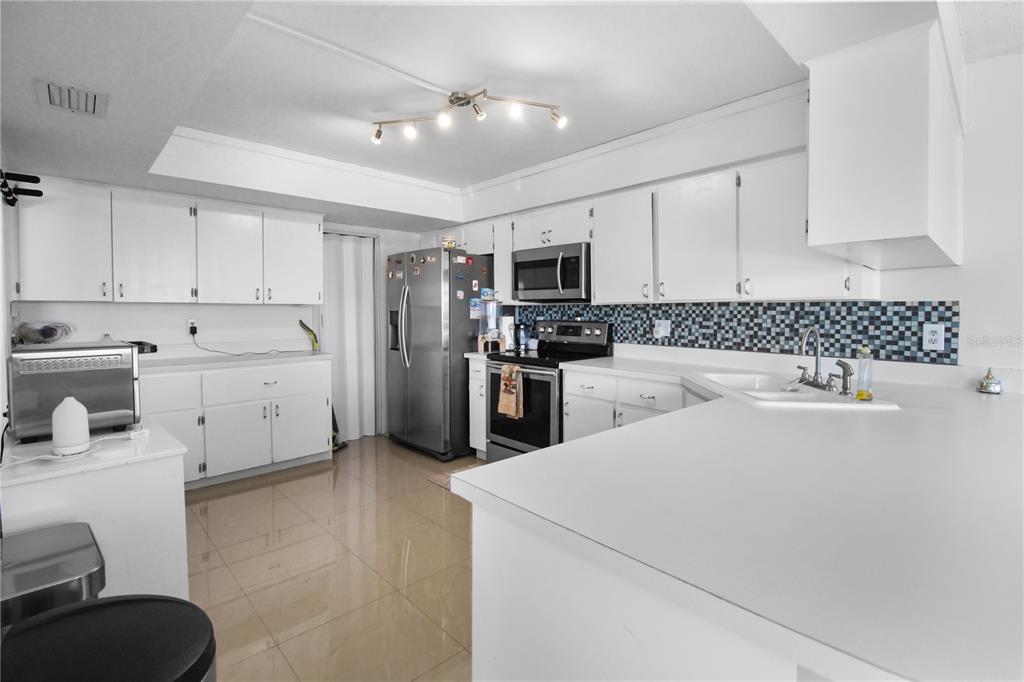 Property for sale at 225 COUNTRY CLUB DRIVE UNIT 1604, LARGO, FL, 33771