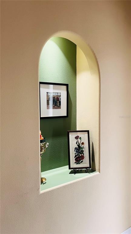 NICHE WITHIN FOYER AREA