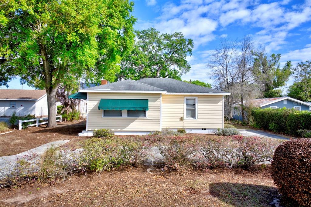 Property for sale at 121 BATES AVENUE SE, WINTER HAVEN, FL, 33880