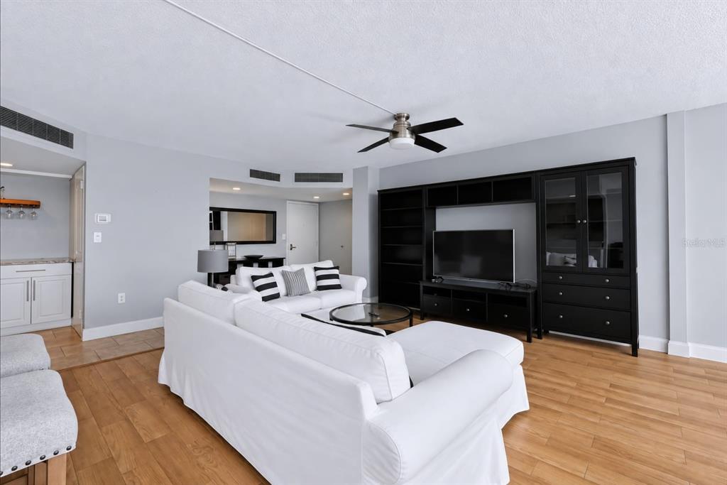 Property for sale at 644 ISLAND WAY UNIT 406, CLEARWATER, FL, 33767