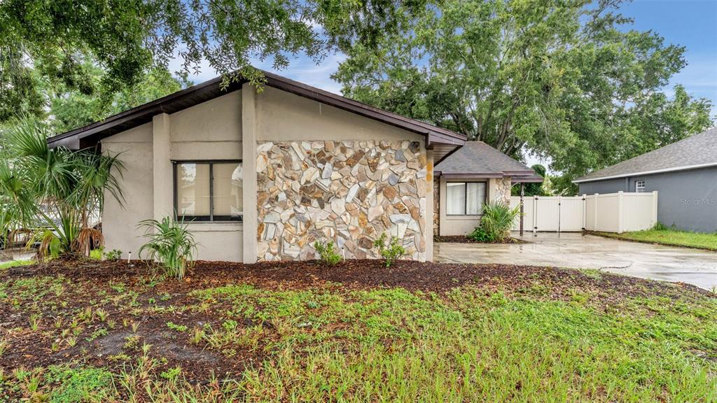 Property for sale at 842 ROCKINGHAM ROAD, LAKELAND, FL, 33809