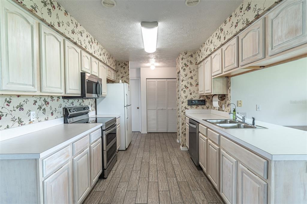 Property for sale at 2260 GRAND CYPRESS DRIVE, LAKELAND, FL, 33810