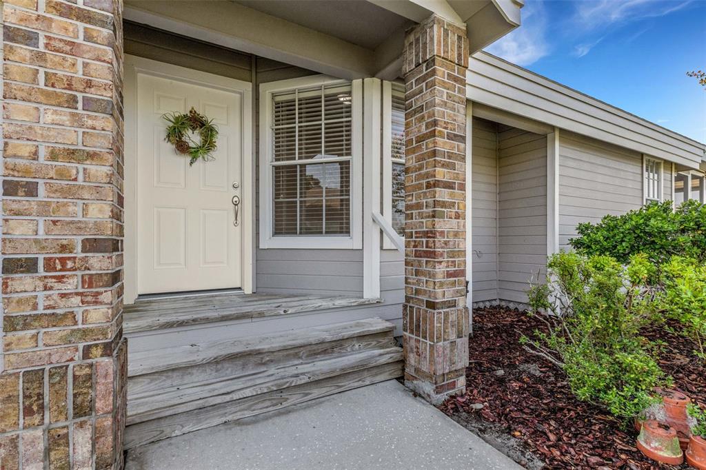 Let's step inside this gorgeous waterfront condo!