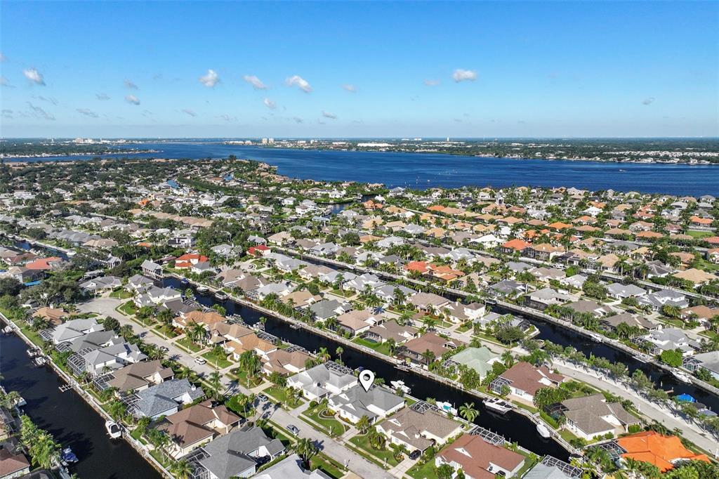 Just minutes to the Manatee River and Waterfront Dining
